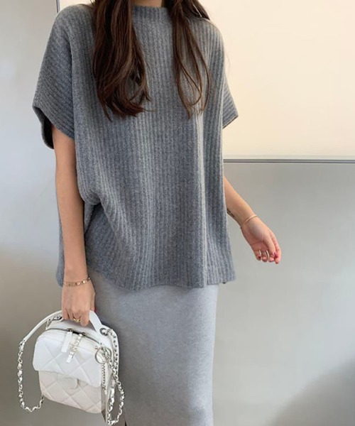 Ulysses（ユリシス）の「サイドスリットポンチョニットベスト（ベスト・レディース・ブラック/ベージュ/グレー/キャメル・F）」の3枚目の写真