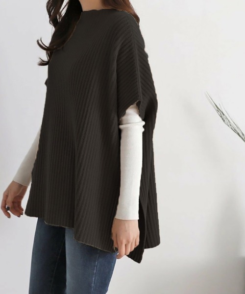 Ulysses（ユリシス）の「サイドスリットポンチョニットベスト（ベスト・レディース・ブラック/ベージュ/グレー/キャメル・F）」の2枚目の写真