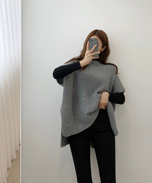 Ulysses（ユリシス）の「サイドスリットポンチョニットベスト（ベスト・レディース・ブラック/ベージュ/グレー/キャメル・F）」の21枚目の写真