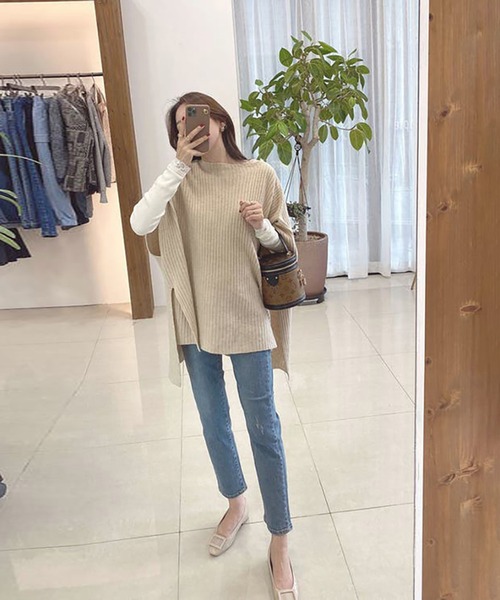 Ulysses（ユリシス）の「サイドスリットポンチョニットベスト（ベスト・レディース・ブラック/ベージュ/グレー/キャメル・F）」の9枚目の写真