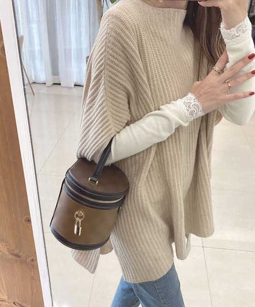 Ulysses（ユリシス）の「サイドスリットポンチョニットベスト（ベスト・レディース・ブラック/ベージュ/グレー/キャメル・F）」の12枚目の写真