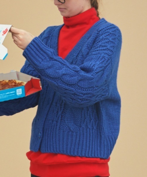 EDIT Gris(エディットグリ)の「ケーブルショートカーディガン(カーディガン/ボレロ・レディース・ブラック/レッド/ブルー/アイボリー・FREE)」の3枚目の写真