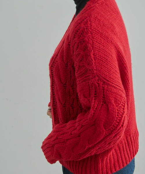 EDIT Gris(エディットグリ)の「ケーブルショートカーディガン(カーディガン/ボレロ・レディース・ブラック/レッド/ブルー/アイボリー・FREE)」の15枚目の写真