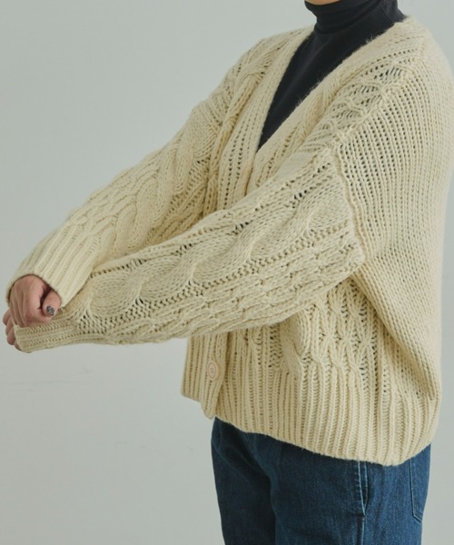 EDIT Gris(エディットグリ)の「ケーブルショートカーディガン(カーディガン/ボレロ・レディース・ブラック/レッド/ブルー/アイボリー・FREE)」の21枚目の写真