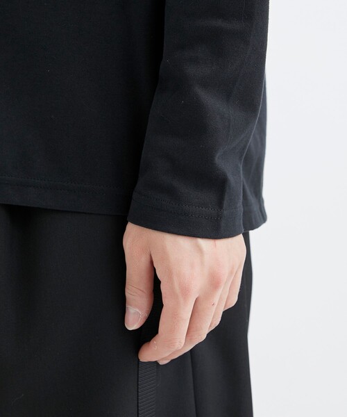 ATTACHMENT（アタッチメント）の「STUDIOUS別注　COOLMAX SMOOTH CLOTH WIDE HIGHNECK L/S TEE（Tシャツ/カットソー・メンズ・ライトベージュ/ブラック/ダークグレー・2/1）」の12枚目の写真