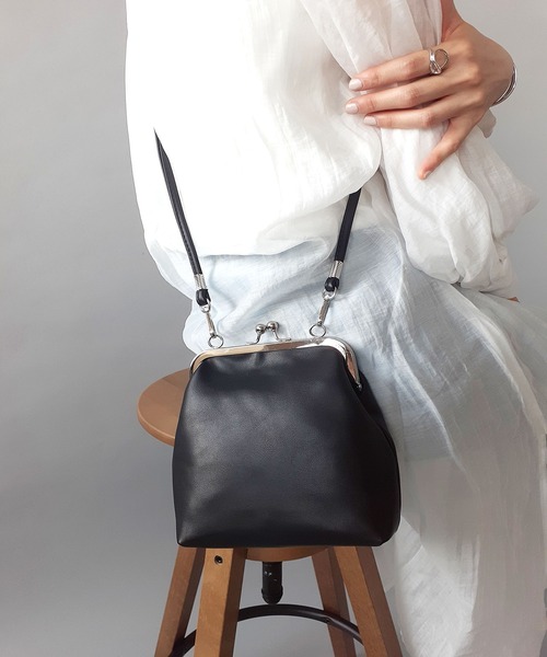 thank U more（サンキューモア）の「レザー がま口 ショルダーバッグ（ショルダーバッグ・レディース・ブラック/ブラウン・FREE）」の7枚目の写真