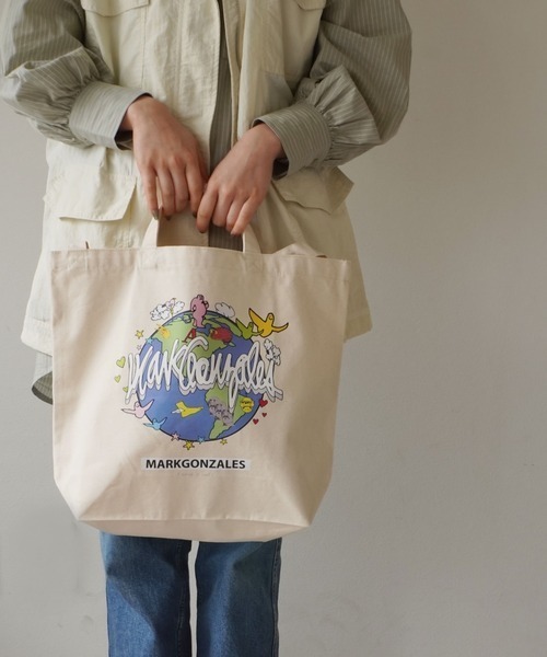 dictionary（ディクショナリー）の「【（What it isNt) ART BY MARKGONZALES】キャンバス プリント TOTE BAG（トートバッグ・メンズ・ブラック系その他/オフホワイト/ブラック/ホワイト系その他・FREE）」の2枚目の写真