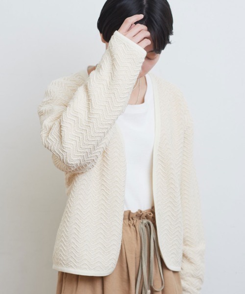 yuni(ユニ )の「へリンボンニット カーデジャケット herringbone knit(カーディガン/ボレロ・レディース・キナリ/ブラック・FREE)」の4枚目の写真