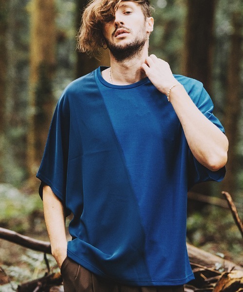 NO ID.(ノーアイディ)の「mt8167-チェンジングドルマンスリーブBIG-T Tシャツ(Tシャツ/カットソー・メンズ・ブルー/ホワイト/ブラック/ブルーグリーン/ライトベージュ・ONE SIZE)」の4枚目の写真