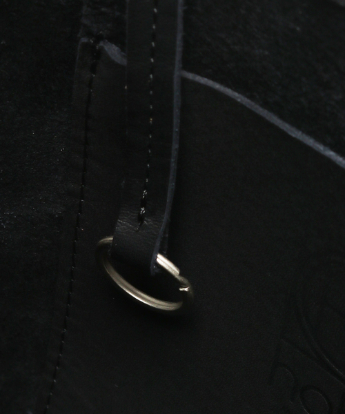 hobo（ホーボー）の「【hobo×JOURNAL STANDARD/ホーボー】別注 DRAWSTRING POUCH COW LEATHER（クラッチバッグ・メンズ・ブラック/チョコ・FREE）」の9枚目の写真