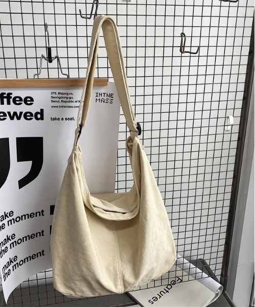 notch.（ノッチ）の「ビッグサイズキャンバスショルダーバッグ（ショルダーバッグ・レディース・ブラック/オフホワイト/オリーブ・ONE SIZE）」の11枚目の写真