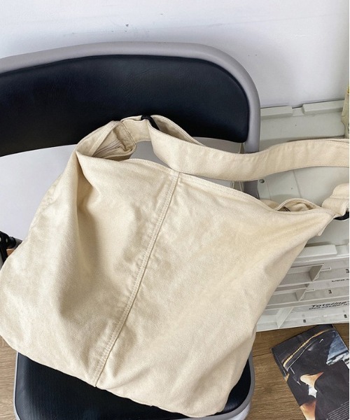 notch.（ノッチ）の「ビッグサイズキャンバスショルダーバッグ（ショルダーバッグ・レディース・ブラック/オフホワイト/オリーブ・ONE SIZE）」の12枚目の写真