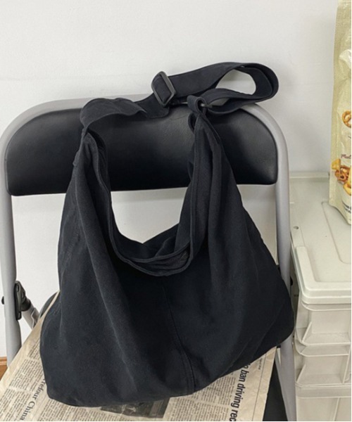 notch.（ノッチ）の「ビッグサイズキャンバスショルダーバッグ（ショルダーバッグ・レディース・ブラック/オフホワイト/オリーブ・ONE SIZE）」の4枚目の写真