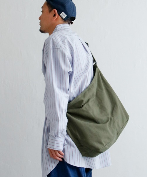 notch.（ノッチ）の「ビッグサイズキャンバスショルダーバッグ（ショルダーバッグ・レディース・ブラック/オフホワイト/オリーブ・ONE SIZE）」の17枚目の写真