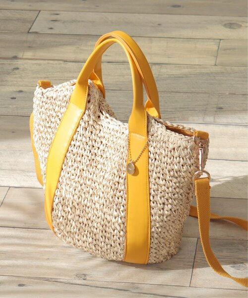 ikka（イッカ）の「雑材カラー持ち手2WAYバッグ（ショルダーバッグ・レディース・オフホワイト/ブラック/ネイビー/イエロー・FREE）」の4枚目の写真