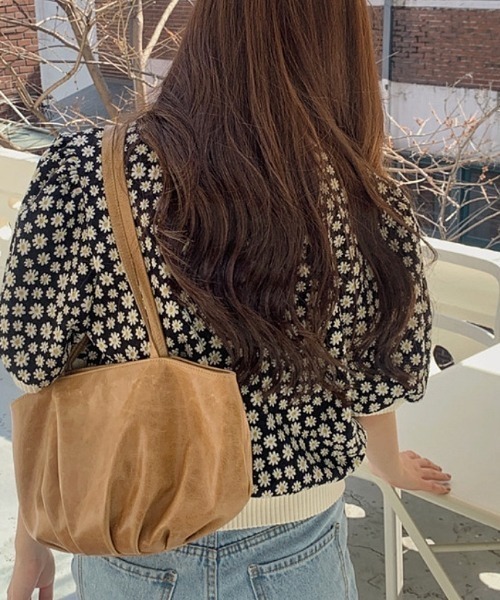 LADY LIKE（レディライク）の「デイジー柄配色トップス（Tシャツ/カットソー・レディース・パープル/ブラック/ブルー・M）」の7枚目の写真