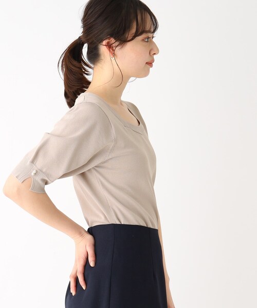 index（インデックス）の「◆フェイクパールスリーブニット【UV/洗濯機洗い可】（ニット/セーター・レディース・ブラック/ライトオレンジ系/イエロー系その他/ホワイト系/ライトグレー・38/40/42/36）」の9枚目の写真