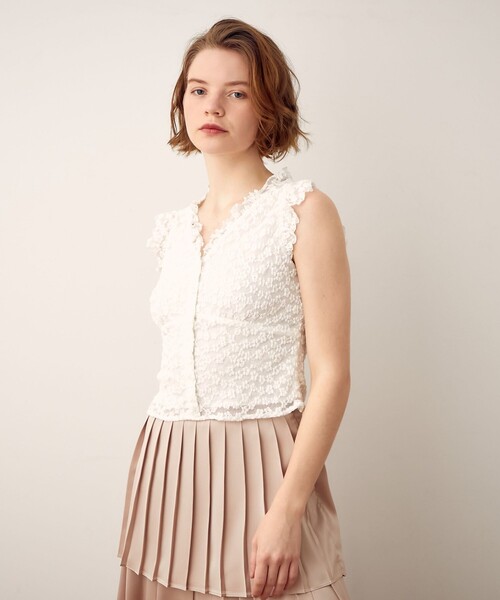 DEICY（デイシー）の「フラワーレースＶネックカットソー（Tシャツ/カットソー・レディース・オフホワイト/ブラック・FREE）」の6枚目の写真