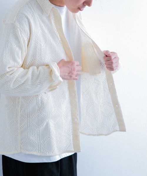 ITEMS URBANRESEARCH（アイテムズ アーバンリサーチ）の「エンブロイダリーレースシャツ（シャツ/ブラウス・メンズ・レッド系その他/ブラック/ブルー系その他/オフホワイト・LARGE/MEDIUM）」の13枚目の写真