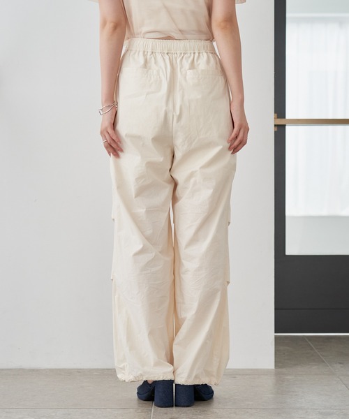 Kastane（カスタネ）の「膝開きパラシュートパンツ（カーゴパンツ・レディース・アイボリー/ブラック・FREE）」の19枚目の写真