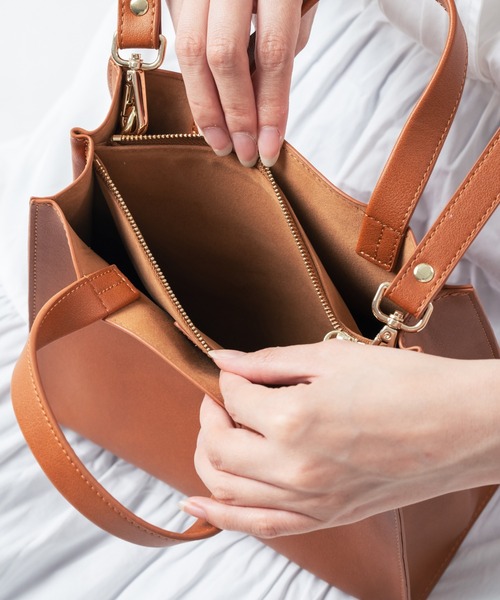 MURA(ムラ)の「PU(合成皮革) スクエア 高見え ショルダーベルト付き ミニ トートショルダー(ショルダーバッグ・レディース・ブラック/グレー/キャメル/ネイビー/ダークブラウン/ベージュ・FREE)」の17枚目の写真