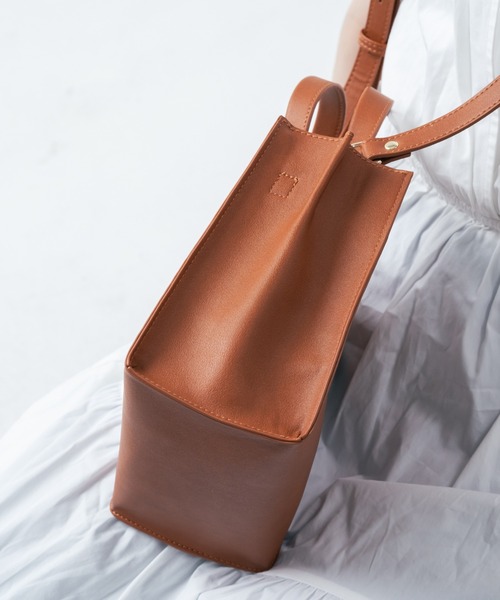 MURA(ムラ)の「PU(合成皮革) スクエア 高見え ショルダーベルト付き ミニ トートショルダー(ショルダーバッグ・レディース・ブラック/グレー/キャメル/ネイビー/ダークブラウン/ベージュ・FREE)」の11枚目の写真