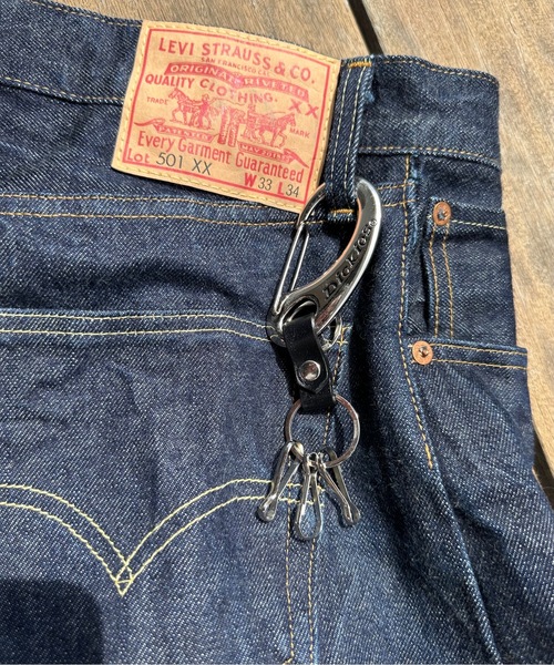 Dickies(ディッキーズ)の「Dickies / フックカラビナキーホルダー / DS054NC(キーホルダー・レディース・イエロー/ホワイト系その他/レッド系その他/レッド/ホワイト/イエロー系その他/ブラック/ゴールド系その他/ゴールド系その他2/ゴールド系その他3/ブルー系その他・ONESIZE)」の1枚目の写真