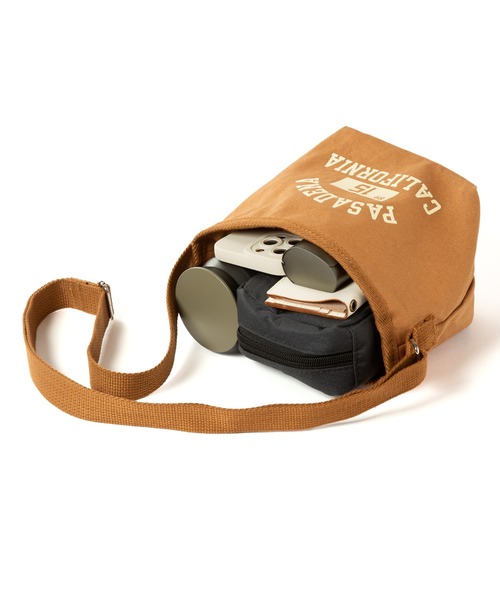 Champion（チャンピオン）の「Champion/チャンピオン デボラ ショルダーバッグ  2L No.63701（ショルダーバッグ・メンズ・ブラウン/ダークグリーン/ブラック/オフホワイト・FREE）」の5枚目の写真