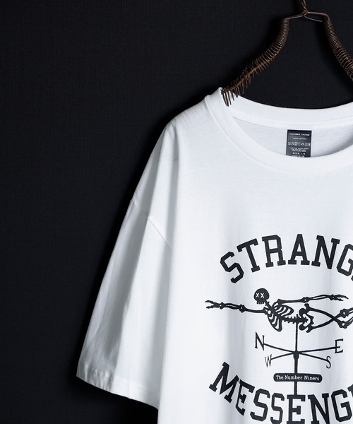 NUMBER (N)INE（ナンバーナイン）の「STRANGE MESSENGER T-SHIRT / スカルモチーフ ストレンジ メッセンジャー ロゴ Tシャツ（Tシャツ/カットソー・メンズ・ブラック/ホワイト・2/3/4/5）」の4枚目の写真