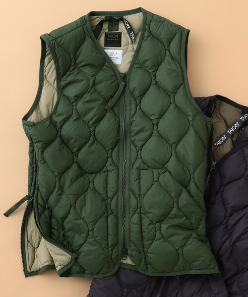 TAION（タイオン）の「TAION / ミリタリー Vネック ダウンベスト（ベスト・メンズ・ブラック/オリーブ・MEDIUM/LARGE）」の2枚目の写真