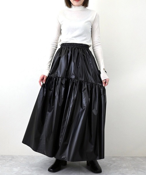 STYLEBLOCK（スタイルブロック）の「レザーライクプリントギャザーフレアスカート（スカート・レディース・グレイッシュベージュ/ブラック/カーキ・M）」の2枚目の写真