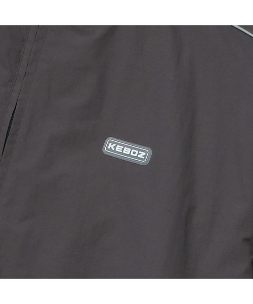 KEBOZ（ケボズ）の「REFLECTOR PIPING NYLON TRACK JACKET（ナイロンジャケット・メンズ・ベージュ/ネイビー/グレー/ブラック・M/L/XL）」の7枚目の写真