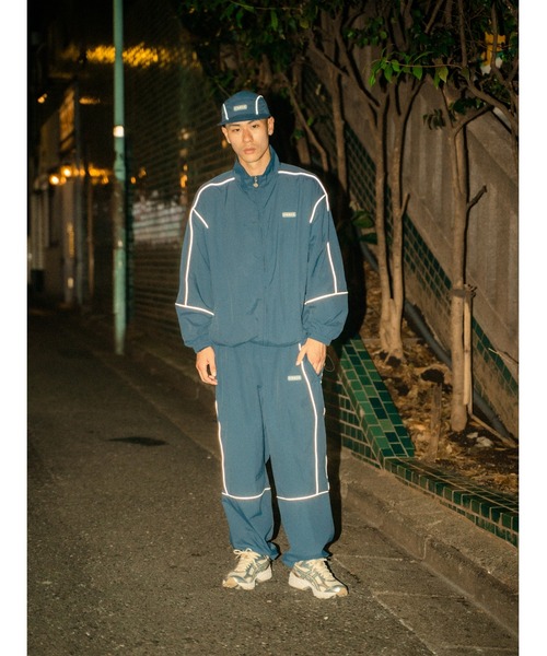Keboy フード付きナイロンジャケット ベージュ・ネイビー Keboy フード付きナイロンジャケット ベージュ・ネイビー - メルカリ