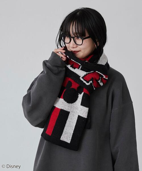 Disney（ディズニー）の「coen限定／ディズニーデザイン　ジャガードニットマフラー（ブラック）（マフラー・メンズ・ブラック・FREE）」の2枚目の写真