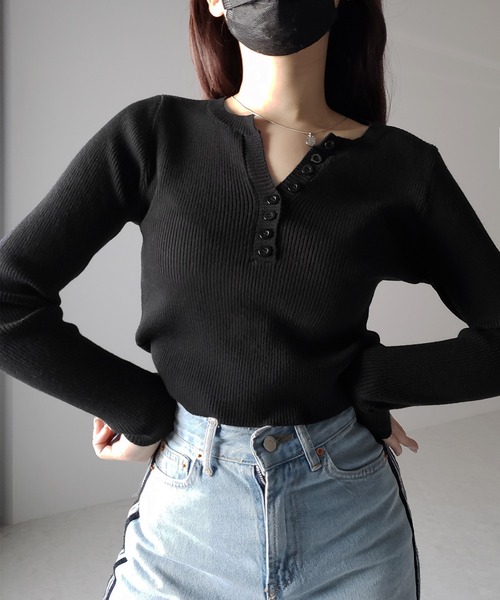 me+em select(ミームセレクト)の「【 3color 】キーネックボタンデザインクロップドリブニット(ニット/セーター・レディース・アイボリー/ブラック/ベージュ・FREE)」の15枚目の写真