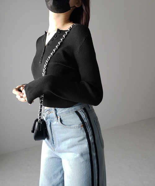 me+em select(ミームセレクト)の「【 3color 】キーネックボタンデザインクロップドリブニット(ニット/セーター・レディース・アイボリー/ブラック/ベージュ・FREE)」の16枚目の写真