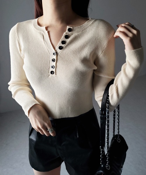 me+em select(ミームセレクト)の「【 3color 】キーネックボタンデザインクロップドリブニット(ニット/セーター・レディース・アイボリー/ブラック/ベージュ・FREE)」の21枚目の写真