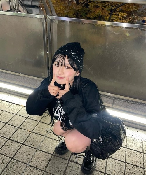 DEVICE（デバイス）の「オーバーサイズ アソート モチーフ クルーネック 裏起毛 スウェット トレーナー（スウェット・レディース・ミックスグレー/ダークブラック/レディッシュグレー・FREE）」の15枚目の写真