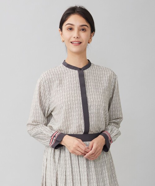 自由区（ジユウク）の「【セットアップ対応・洗える】モノグラムプリント ブラウス（シャツ/ブラウス・レディース・ベージュ系7/アイボリー系7・40/38）」の2枚目の写真