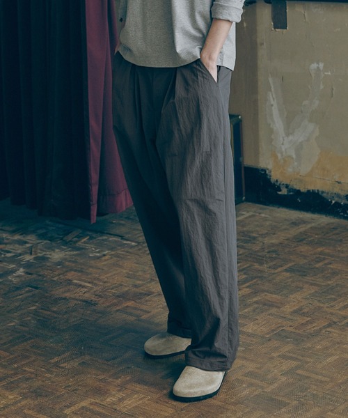 Bleme（ブレム）の「ナイロン ボックスタック ワイド グルカパンツ ドローコード付き（その他パンツ・メンズ・ブラック/カーキ/チャコールグレー・L/M/S/XL）」の9枚目の写真