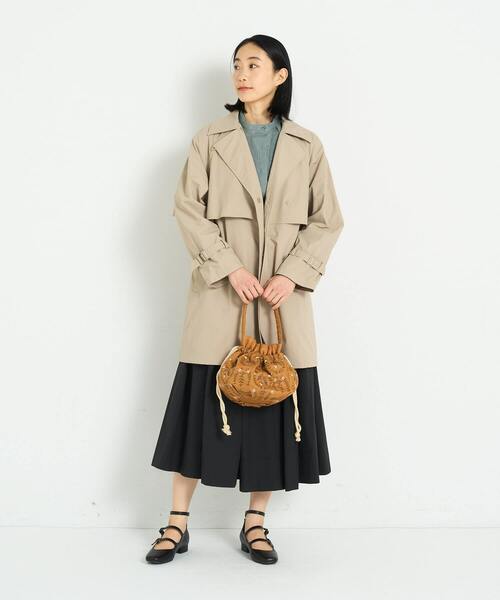 ADIEU TRISTESSE（アデュートリステス）の「刺繍入りふわふわ巾着（ハンドバッグ・レディース・マスタード/ネイビー・FREE）」の5枚目の写真