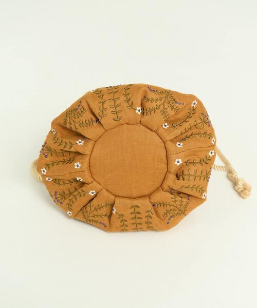 ADIEU TRISTESSE（アデュートリステス）の「刺繍入りふわふわ巾着（ハンドバッグ・レディース・マスタード/ネイビー・FREE）」の8枚目の写真