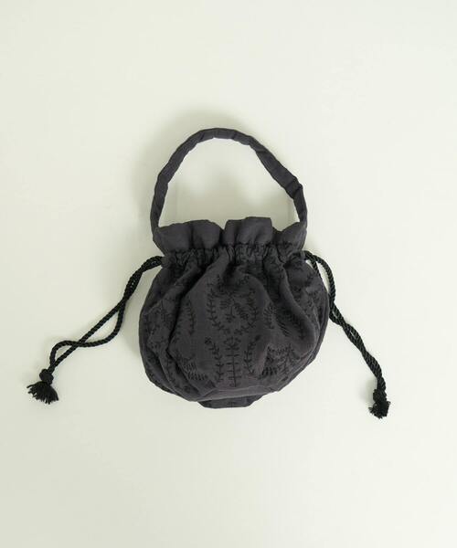 ADIEU TRISTESSE（アデュートリステス）の「刺繍入りふわふわ巾着（ハンドバッグ・レディース・マスタード/ネイビー・FREE）」の13枚目の写真