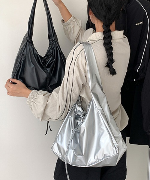 BENDER TOKYO(ベンダートウキョウ)の「ドローコード メタリック ショルダーバッグ(ショルダーバッグ・レディース・シルバー/ブラック・FREE)」の22枚目の写真