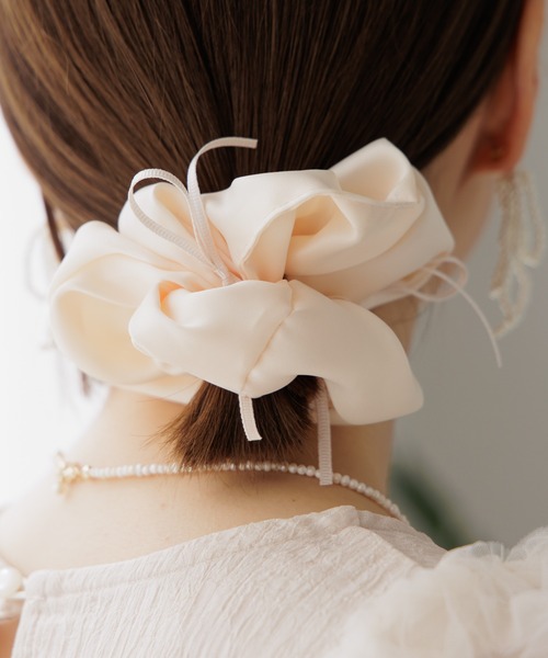 flower(フラワー)の「メニーリボンシュシュ(シュシュ・レディース・アイボリー/ブラック・FREE)」の1枚目の写真