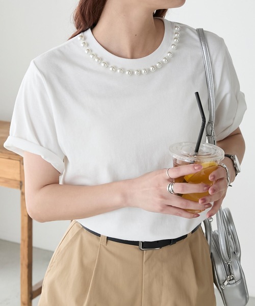 BONLECILL(ボンルシール)の「衿パールTシャツ(Tシャツ/カットソー・レディース・オフホワイト/グレー/ブラック・FREE)」の4枚目の写真