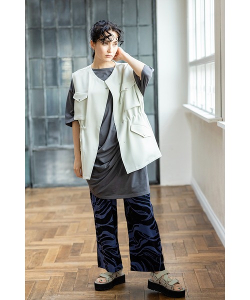 OSMOSIS（オズモーシス）の「ドレープロングプルオーバー（Tシャツ/カットソー・レディース・ブラック/グレー系その他/ホワイト・ONE SIZE）」の5枚目の写真