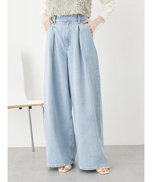 earth music&ecology（アースミュージックアンドエコロジー）の「タックワイドデニムパンツ（デニムパンツ・レディース・ライトインディゴブルー/ブルー系その他・S/M）」の4枚目の写真