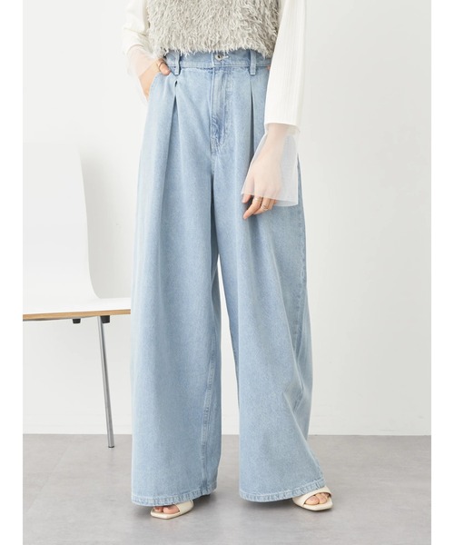 earth music&ecology（アースミュージックアンドエコロジー）の「タックワイドデニムパンツ（デニムパンツ・レディース・ライトインディゴブルー/ブルー系その他・S/M）」の5枚目の写真