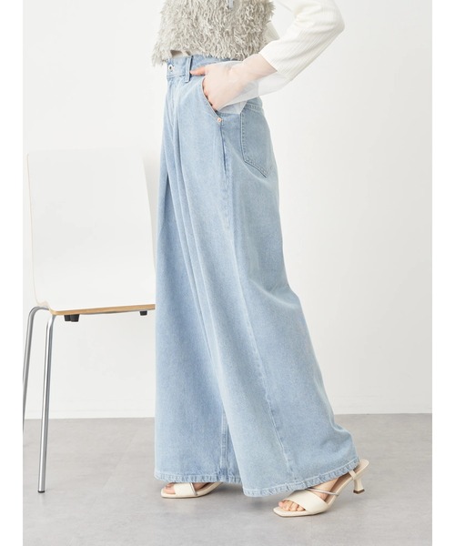earth music&ecology（アースミュージックアンドエコロジー）の「タックワイドデニムパンツ（デニムパンツ・レディース・ライトインディゴブルー/ブルー系その他・S/M）」の6枚目の写真